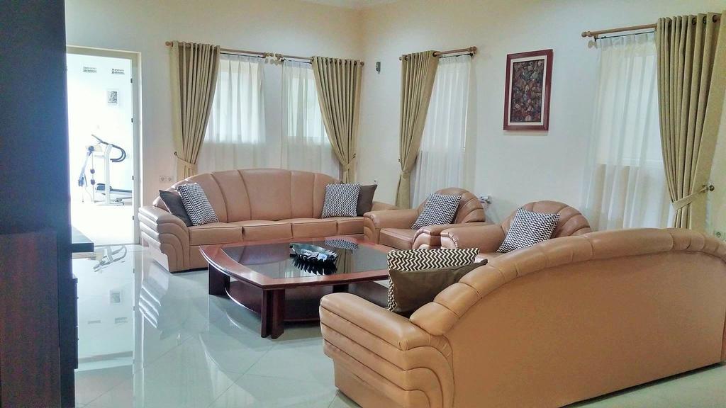 Villa Rumah Ibu Dago Bandung Exterior foto