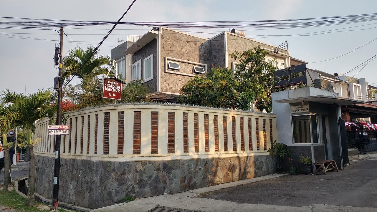 Villa Rumah Ibu Dago Bandung Exterior foto