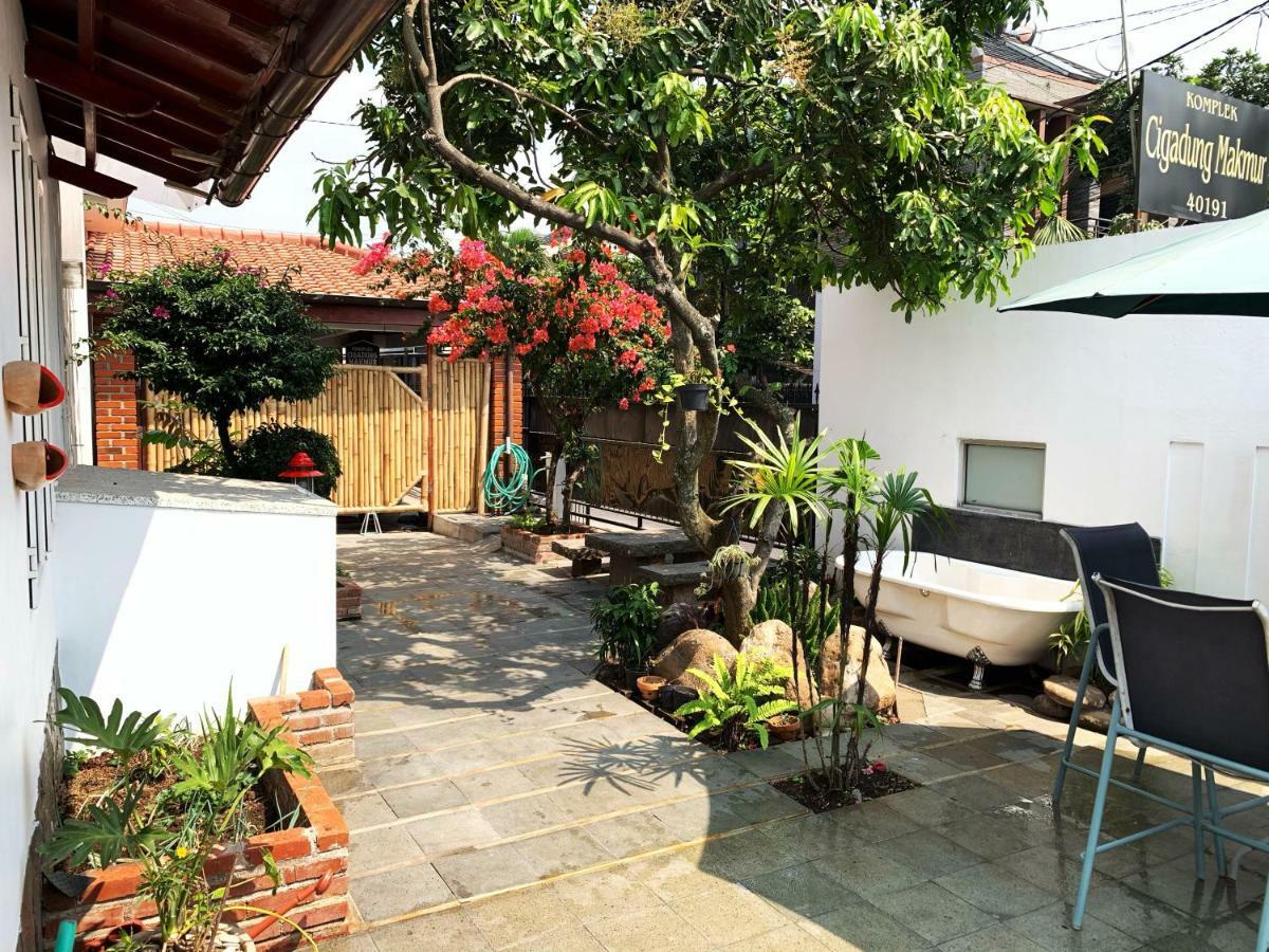 Villa Rumah Ibu Dago Bandung Exterior foto