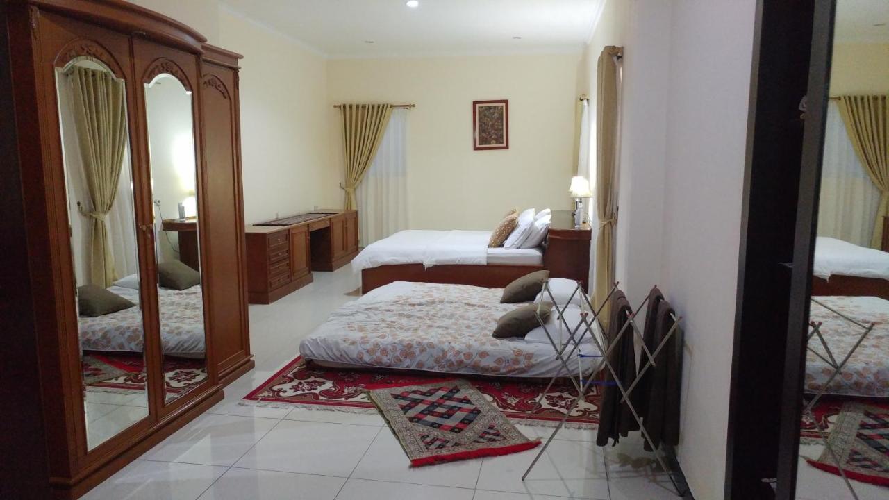Villa Rumah Ibu Dago Bandung Exterior foto