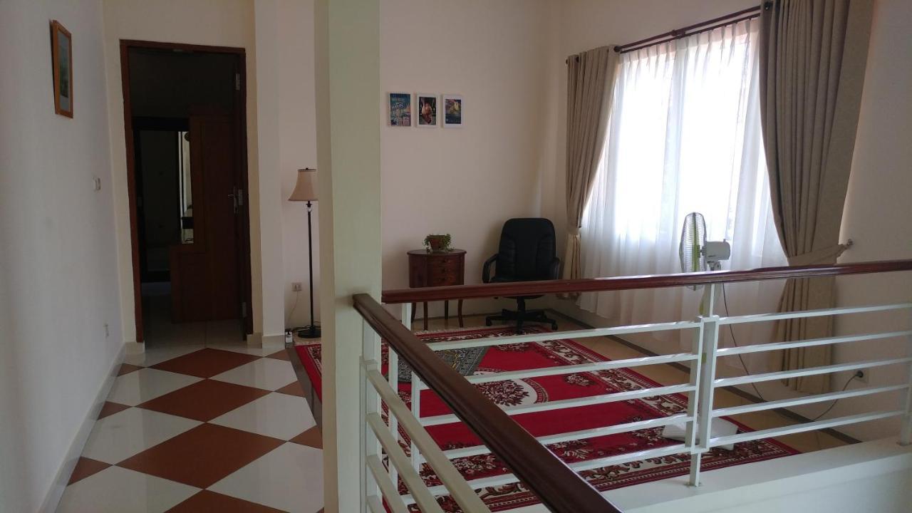 Villa Rumah Ibu Dago Bandung Exterior foto